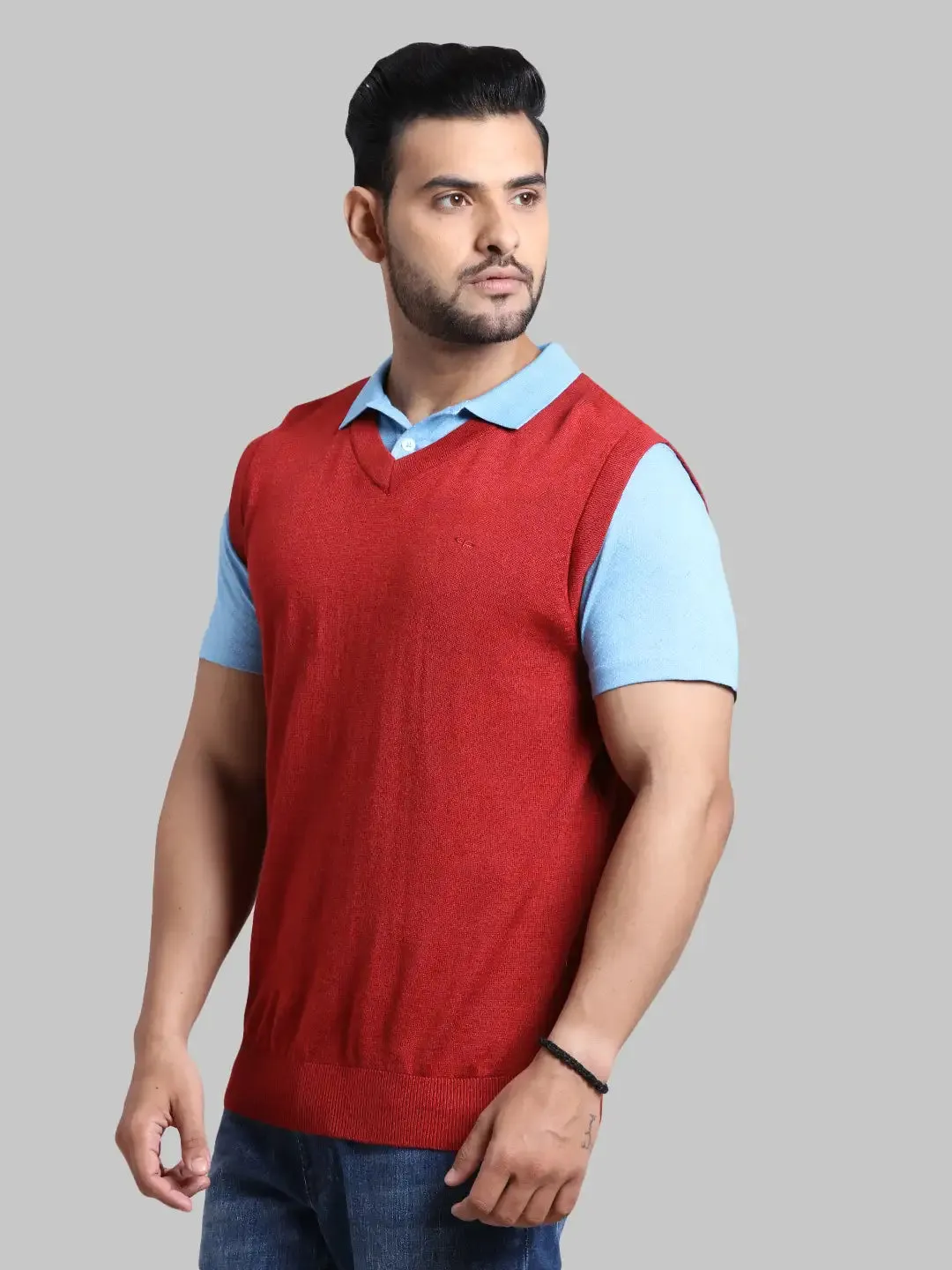 Men Red Classic Fit Solid Wool Blend Sleeveless V Neck Collar Sweaters