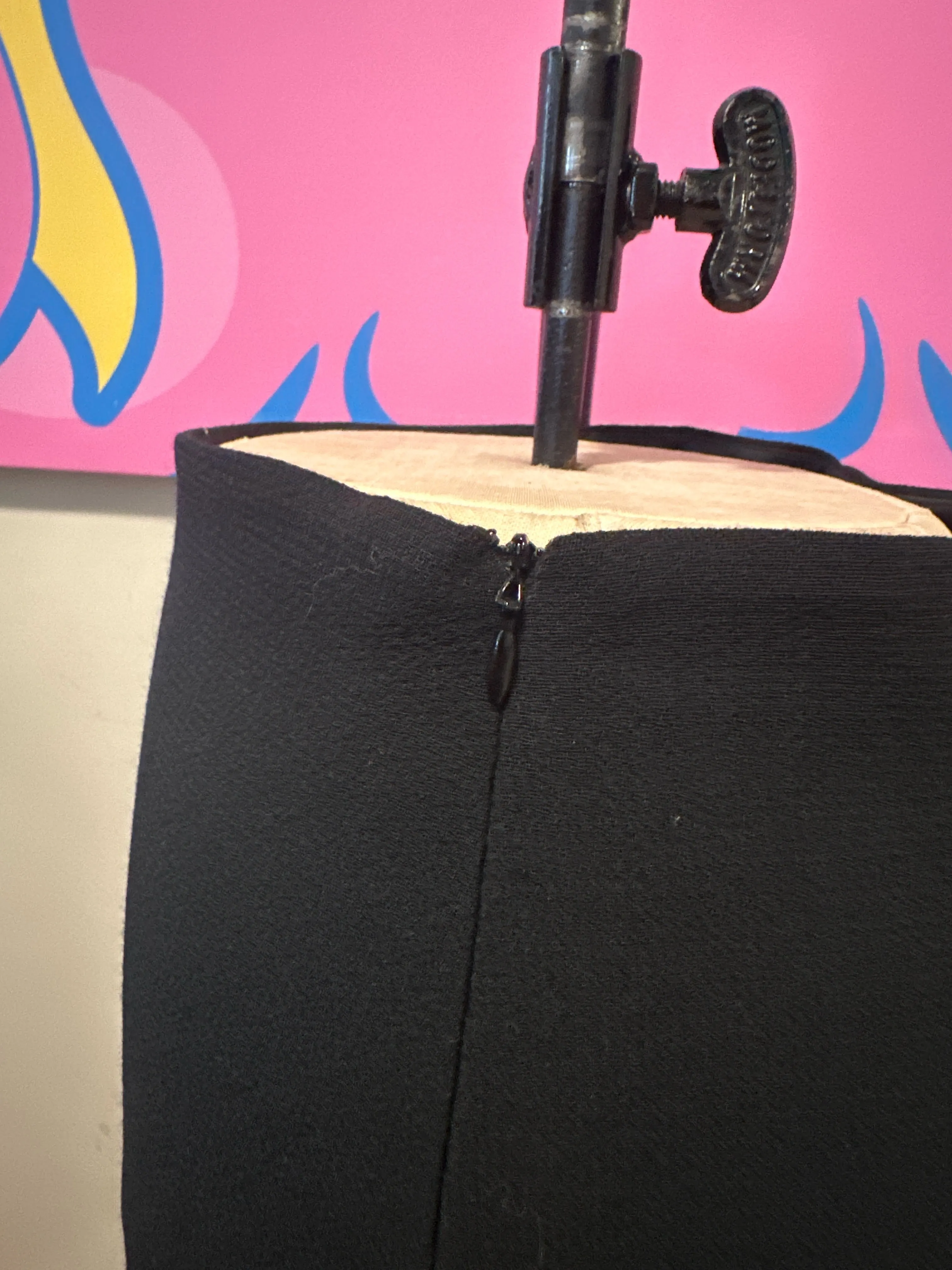 Moschino Size 4 Black Wool Crepe Straight Skirt